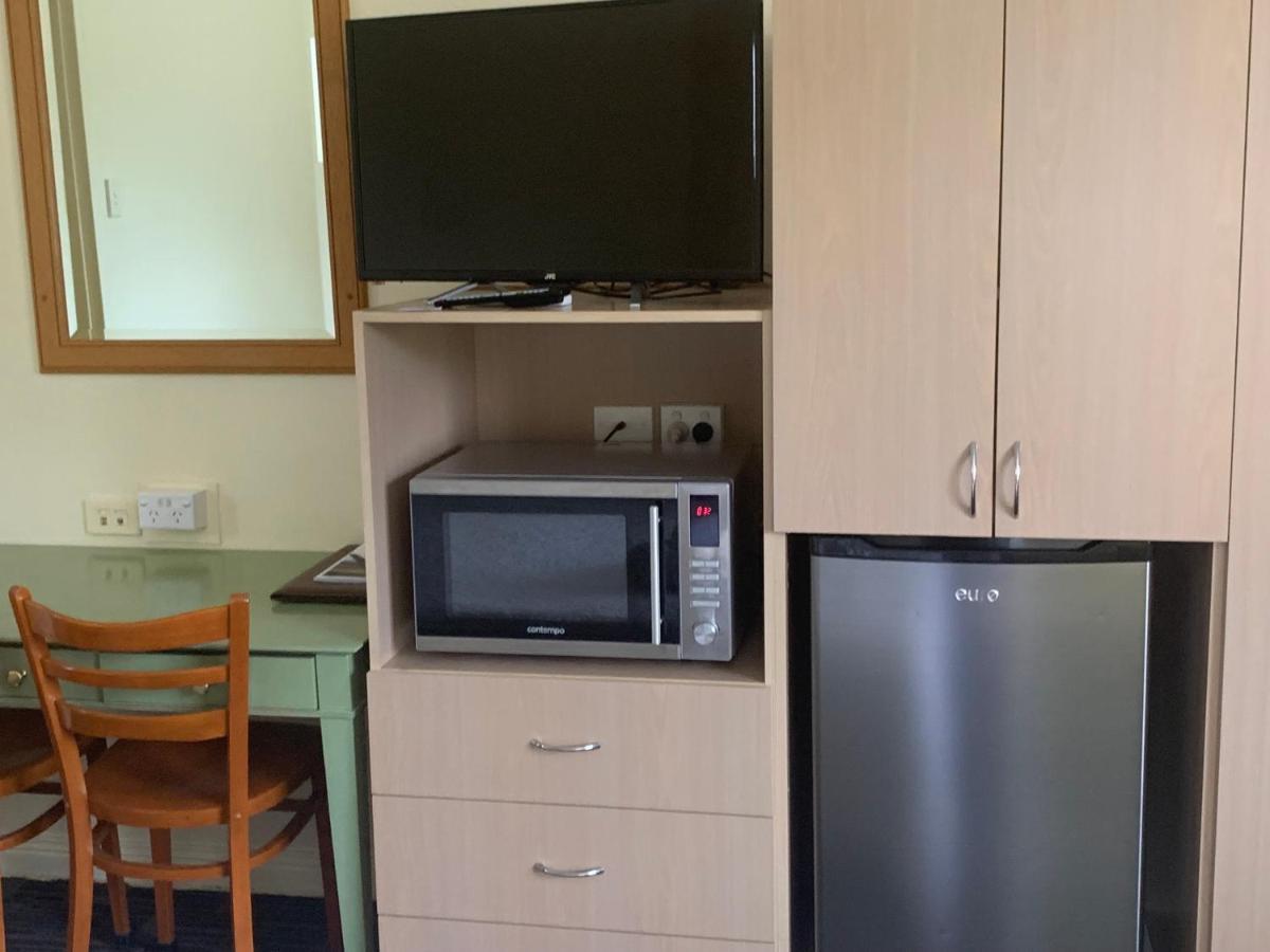 Temora Motel ภายนอก รูปภาพ