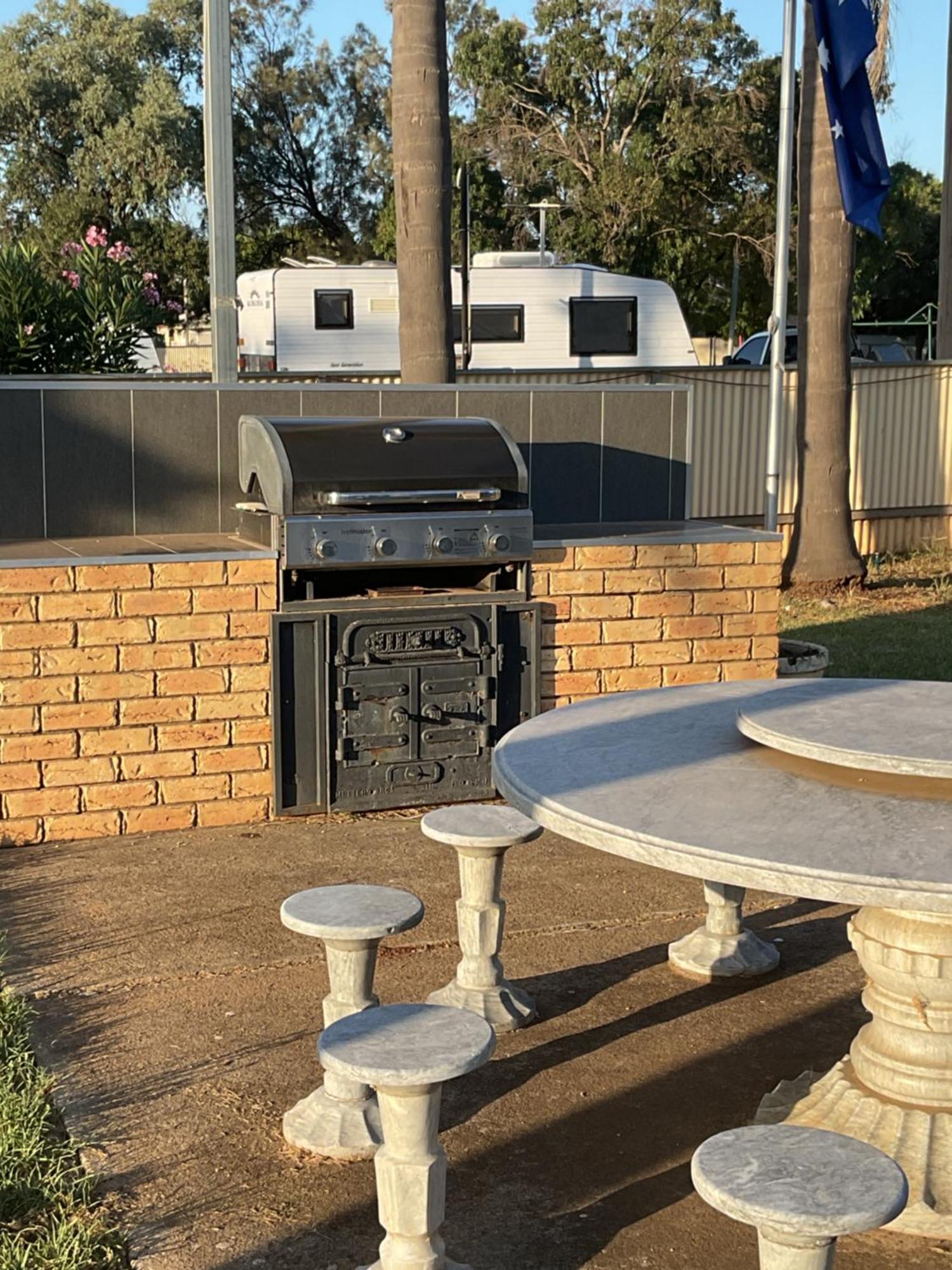 Temora Motel ภายนอก รูปภาพ